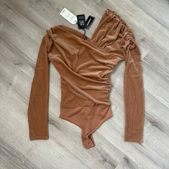EXPRESS Women’s Camel Bodysuit & Skirt Velour Set Size XS NWT - Picture 5 of 11